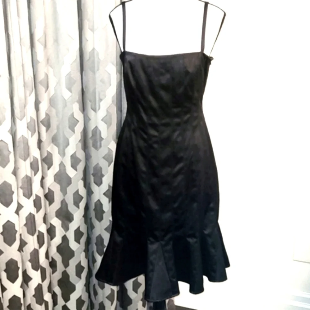 New Nine West satin cocktail dress. Beautiful seams & fishtail bottom. Size 8. - Picture 3 of 8